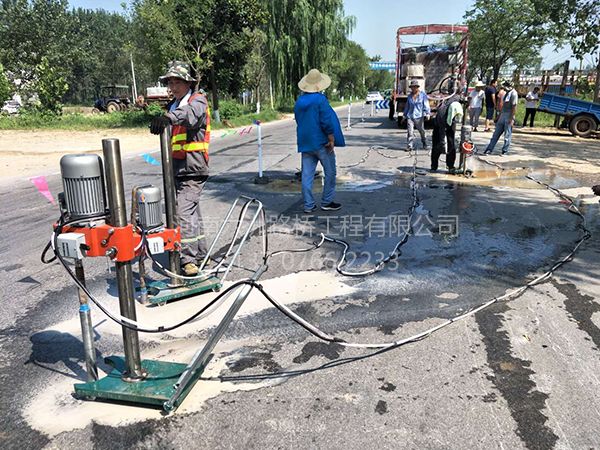 公路钻孔现场施